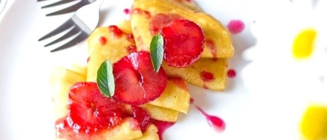 Сливочные блины с карамелизированными сливами