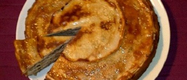 Блинный торт с соусом сабайон с виноградным соком