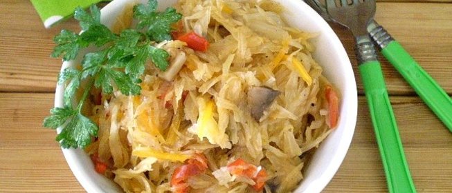 Солянка с грибами и капустой