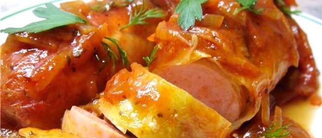 Сосиски в капустных листьях