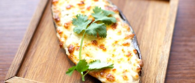 Баклажаны с сулугуни и помидорами