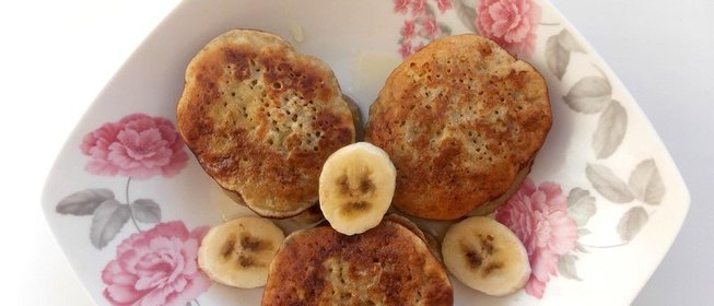 Банановые оладьи с медом