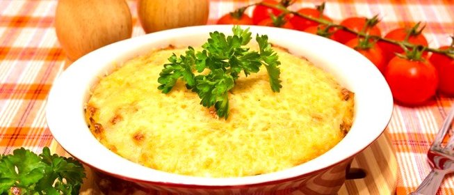 Запеканка с куриным филе, грибами и картофельным пюре