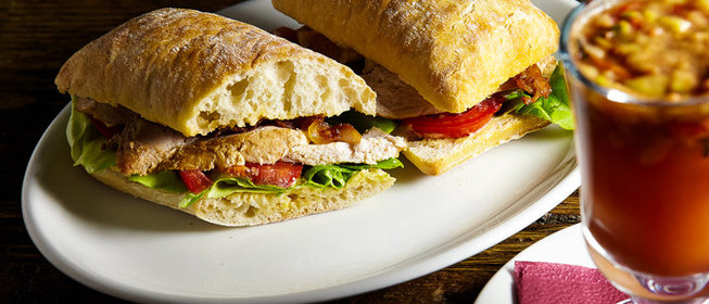 Теплый сэндвич с куриной грудкой