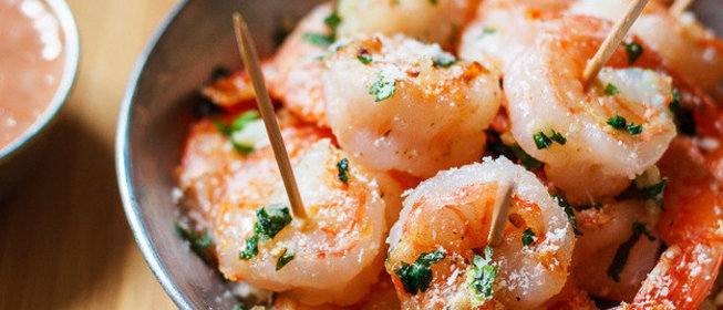 Креветки с соусом из манго