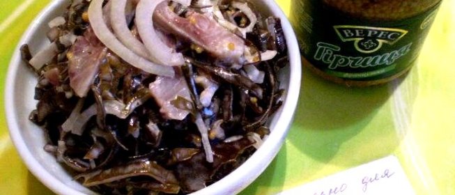 Салат из морской капусты с селедкой
