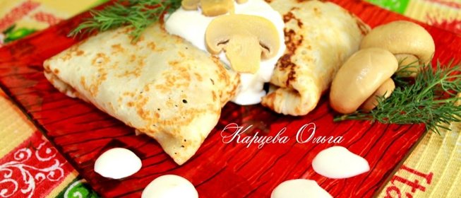 Блинчики на растопленном сливочном масле с шампиньонами, яйцами и зеленью