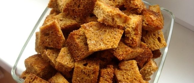 Сухарики с чесноком в духовке