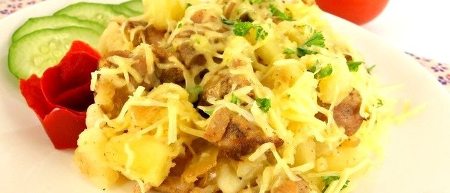 Картофель с индюшиным мясом и сыром
