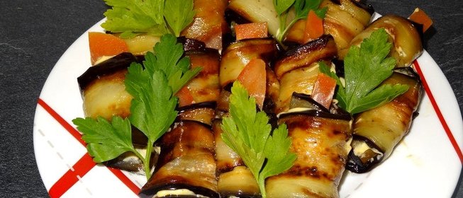 Баклажаны с майонезом и помидором