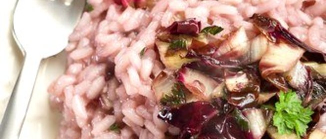 Розовое ризотто с радиккьо и красным вином