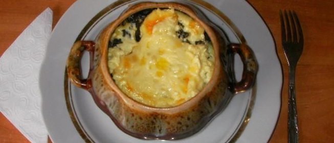 Картофель с грибами и мясом в горшочке