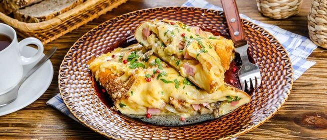 Омлет с ветчиной и шампиньонами