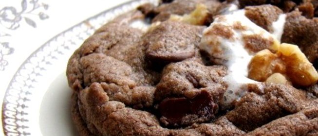 Шоколадное печенье с шоколадной крошкой и маршмеллоу