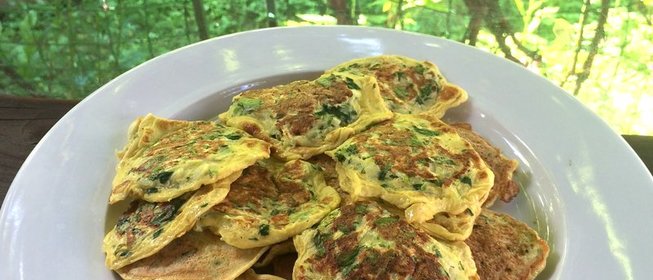 Кабачковые оладьи со шпинатом