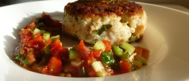 Шведские рыбные котлеты с освежающей сальсой