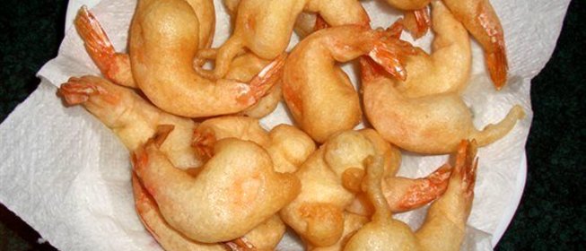 Креветки в темпуре с соусом из ананасов