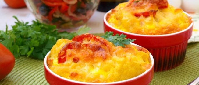 Запеканка из цветной капусты с индейкой и помидорами