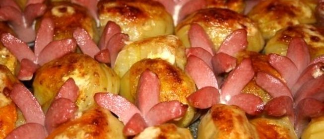 Картофель запеченный с сосисками