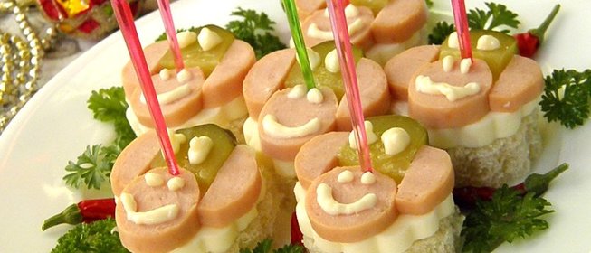 Канапе Обезьянки на шпажках