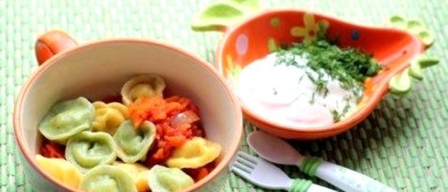 Разноцветные пельмени с рыбой