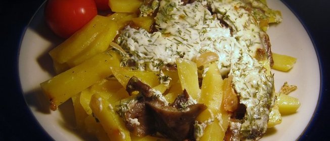 Картофель в сметанно-чесночной заливке