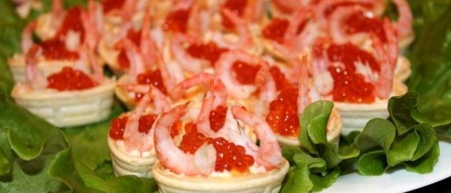 Тарталетки с икрой и креветками