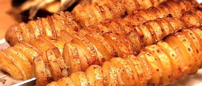 Картошка с салом в фольге на костре