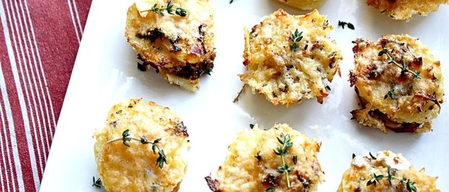 Новогодняя закуска из сыра и картофеля