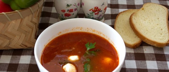 Томатный суп с моцареллой