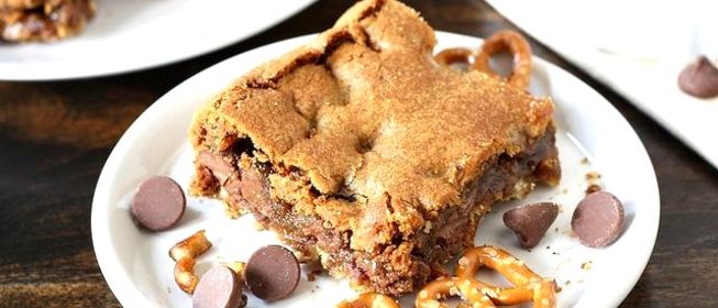 Печенье с шоколадом и соломкой