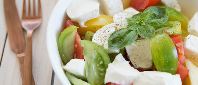 Помидоры с моцареллой