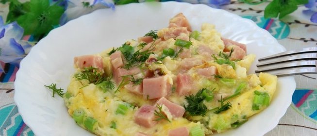 Омлет с ветчиной и зеленым луком