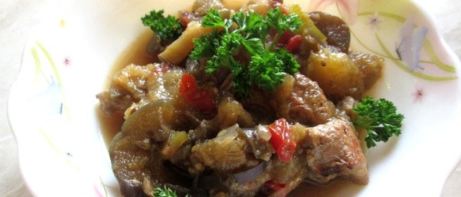 Овощное рагу со свининой и баклажанами