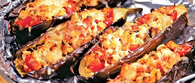 Баклажаны, фаршированные горбушей