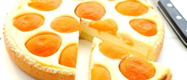 Пирог с абрикосами в мультиварке