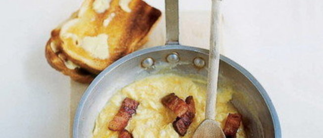 Омлет со сметаной и грудинкой