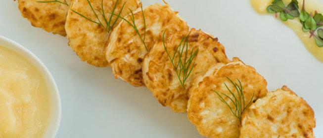 Блинчики из сельдерея с яблочным соусом