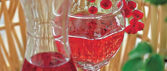 Клубнично-смородинное вино