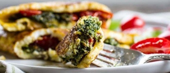 Омлет с соусом Песто