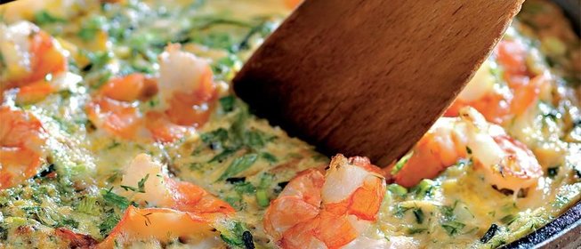 Омлет с кабачками, креветками и зеленью