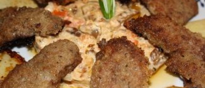 Утиная грудка с грибным рагу и картофелем