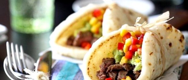 Такос с гуакамоле и кукурузой