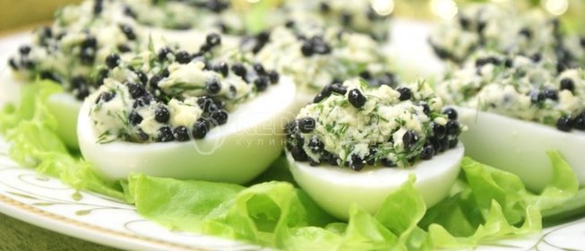 Фаршированные яйца с икорно-горчичной начинкой