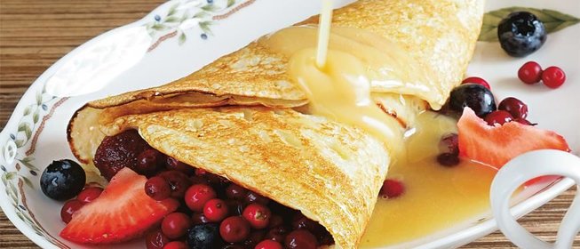 Французские блинчики (крепы) с ягодами и сливочным соусом