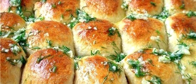 Пампушки с чесночным соусом