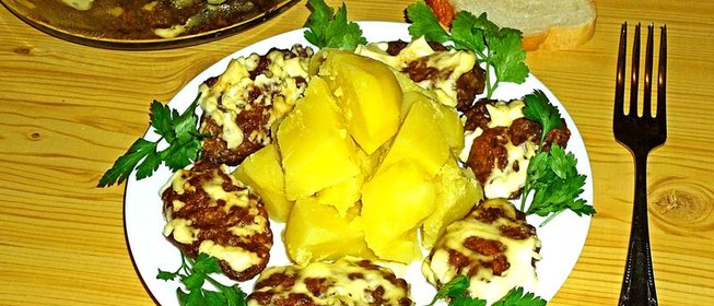 Оладьи из свиной печени под майонезом