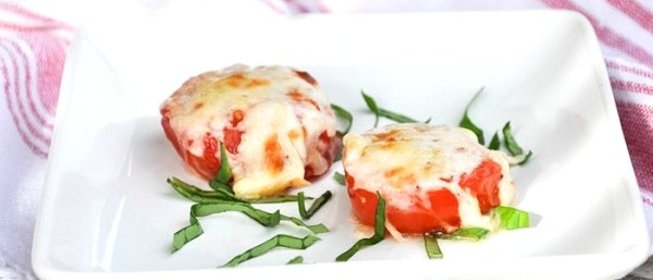 Помидоры с чесноком и сыром