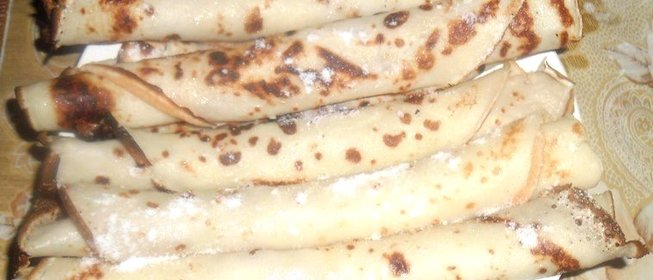 Блины на молоке с сахарной пудрой