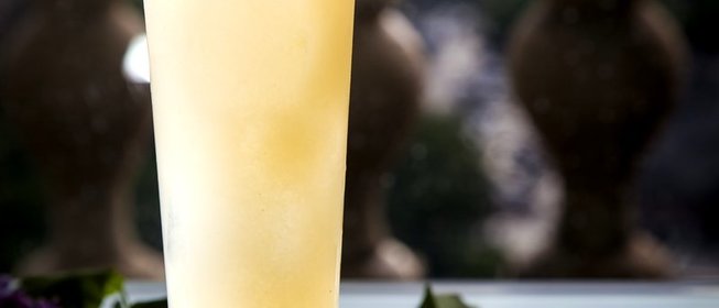 Коктейль «Силуэт нежности» от шеф-бармена Mercedes bar Артема Аверина